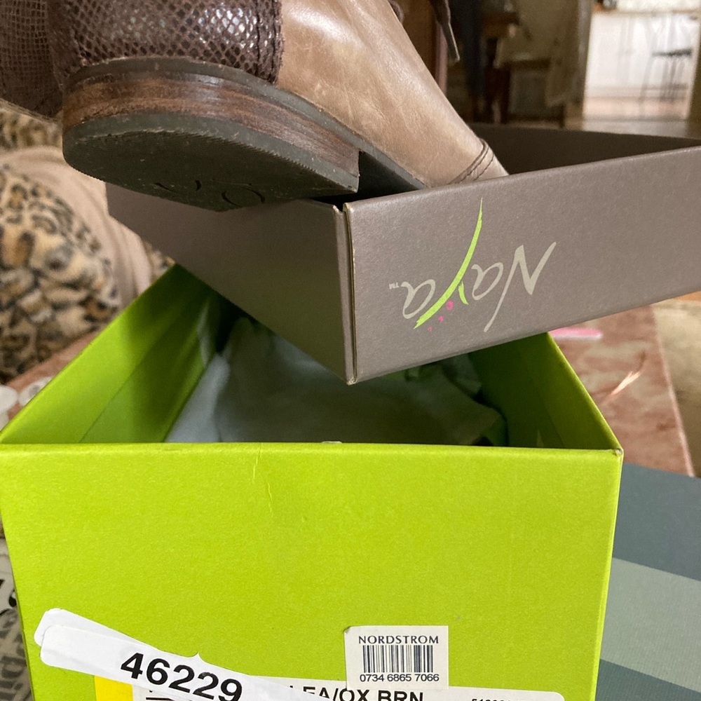 Naya Teak Oxfords Like New In Box! - image 4
